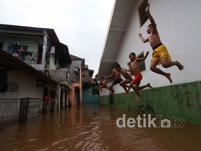 Bermain Kala Banjir Melanda