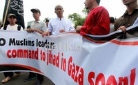 HTI meminta Indonesia membuat terobosan baru dengan mengirim tentara perdamaian ke jalur Gaza.