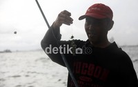 Akhirnya dapat ikan krapuh. Ramses/detikcom.