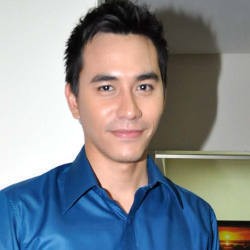 Darius: Jauh dari Keluarga Bagian Serunya Kerja di Film