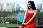 Putri Una Seksi Berbaju Merah