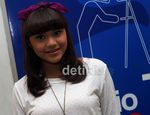 Aih, Manisnya Aurel Berpita Ungu