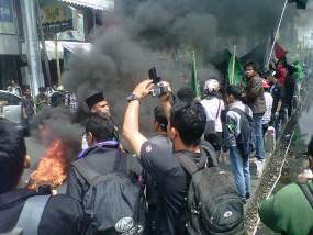Eksekusi Sekretariat HMI Malang Diwarnai Kericuhan