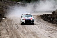 Subhan Aksa memacu mobilnya dalam kejuaraan East Borneo Rally di Balikpapan, Kalimantan Timur.