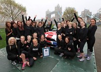 Sekelompok wanita dari sebuah pusat kebugaran di Sussex Timur, Inggris baru saja menorehkan rekor dunia. Bukan hanya satu, tapi dua rekor Guinness World Records sekaligus.