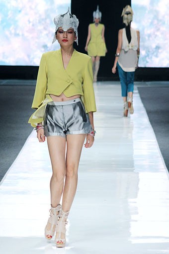 Toton Januar Mazda 3 Young and Vibrant Designers. Jakarta Fashion Week 2013 at Plaza Senayan. Jakarta. [Foto: Mohammad Abduh/Wolipop]