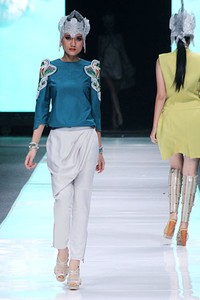 Toton Januar Mazda 3 Young and Vibrant Designers. Jakarta Fashion Week 2013 at Plaza Senayan. Jakarta. [Foto: Mohammad Abduh/Wolipop]