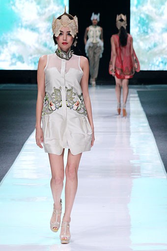 Toton Januar Mazda 3 Young and Vibrant Designers. Jakarta Fashion Week 2013 at Plaza Senayan. Jakarta. [Foto: Mohammad Abduh/Wolipop]