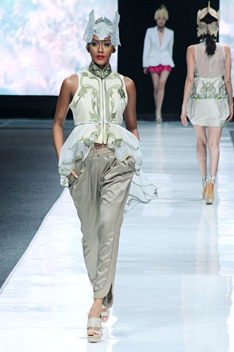 Toton Januar Mazda 3 Young and Vibrant Designers. Jakarta Fashion Week 2013 at Plaza Senayan. Jakarta. [Foto: Mohammad Abduh/Wolipop]