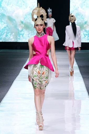 Toton Januar Mazda 3 Young and Vibrant Designers. Jakarta Fashion Week 2013 at Plaza Senayan. Jakarta. [Foto: Mohammad Abduh/Wolipop]