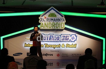 Menandai kerjasama ini, XL meluncurkan starter pack XmartPlan Android, yang dikhususkan untuk handset Android. Untuk memberikan edukasi kepada para pengguna Android, XL juga akan membangun experience centre XL Rumahnya Android di beberapa XL Centre di Jakarta dan kota-kota besar lainnya.