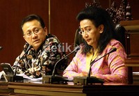Ketua DPD RI Irman Gusman bersama Wakil Ketua DPD Gusti Kanjeng Ratu Hemas memimpin sidang paripurna. Ramses/detikcom.