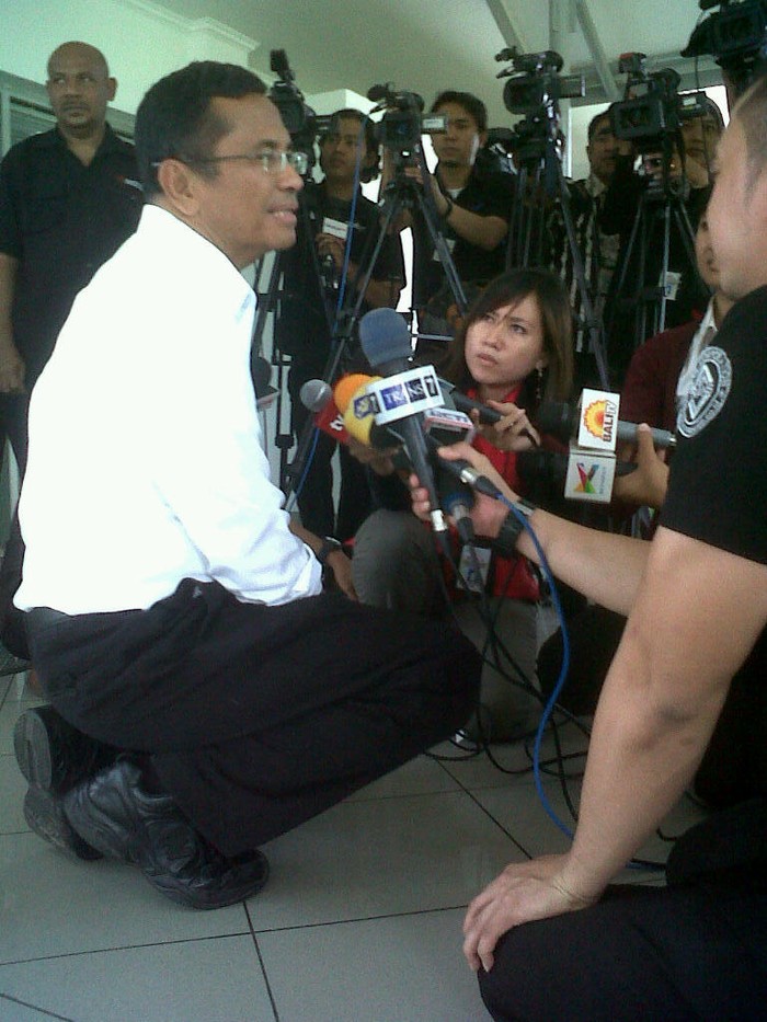 Dahlan Iskan Ancam Bubarkan Kertas Leces dan Merpati