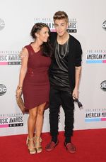 Justin Bieber & Ibunda Tercinta di AMA 2012