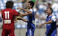 Laga amal tersebut disemarakkan oleh sejumlah bintang sepakbola Brasil masa lalu seperti Zico, Bebeto, dan Cafu, serta juga mantan petenis terbaik Brasil, Gustavo Kuerten. REUTERS/Ricardo Moraes.