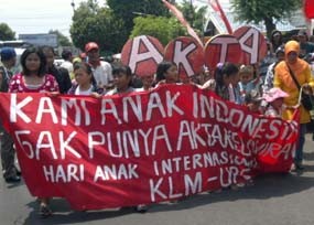 Korban Lumpur Lapindo Tuntut Akta Kelahiran Gratis