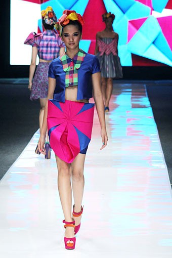 Lenny Agustin Paper Garden. Jakarta Fashion Week 2013 at Plaza Senayan. Jakarta. [Foto: Mohammad Abduh/Wolipop]