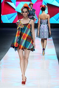 Lenny Agustin Paper Garden. Jakarta Fashion Week 2013 at Plaza Senayan. Jakarta. [Foto: Mohammad Abduh/Wolipop]