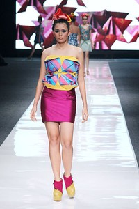 Lenny Agustin Paper Garden. Jakarta Fashion Week 2013 at Plaza Senayan. Jakarta. [Foto: Mohammad Abduh/Wolipop]