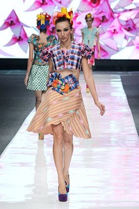 Lenny Agustin Paper Garden. Jakarta Fashion Week 2013 at Plaza Senayan. Jakarta. [Foto: Mohammad Abduh/Wolipop]