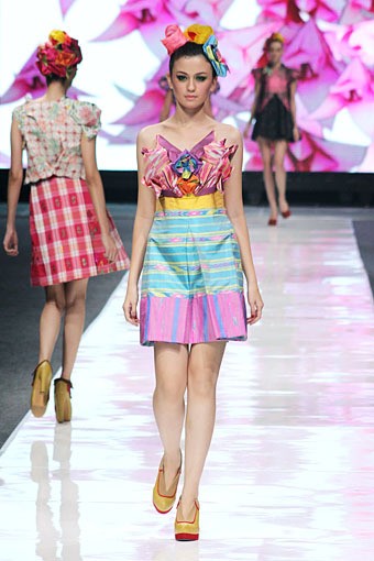 Lenny Agustin Paper Garden. Jakarta Fashion Week 2013 at Plaza Senayan. Jakarta. [Foto: Mohammad Abduh/Wolipop]