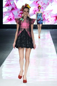 Lenny Agustin Paper Garden. Jakarta Fashion Week 2013 at Plaza Senayan. Jakarta. [Foto: Mohammad Abduh/Wolipop]