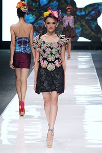 Lenny Agustin Paper Garden. Jakarta Fashion Week 2013 at Plaza Senayan. Jakarta. [Foto: Mohammad Abduh/Wolipop]