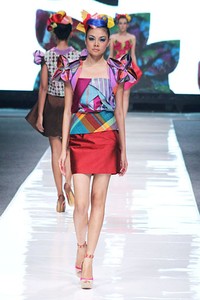 Lenny Agustin Paper Garden. Jakarta Fashion Week 2013 at Plaza Senayan. Jakarta. [Foto: Mohammad Abduh/Wolipop]