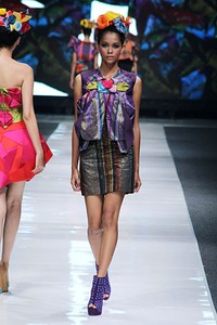 Lenny Agustin Paper Garden. Jakarta Fashion Week 2013 at Plaza Senayan. Jakarta. [Foto: Mohammad Abduh/Wolipop]