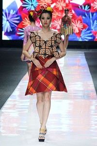 Lenny Agustin Paper Garden. Jakarta Fashion Week 2013 at Plaza Senayan. Jakarta. [Foto: Mohammad Abduh/Wolipop]