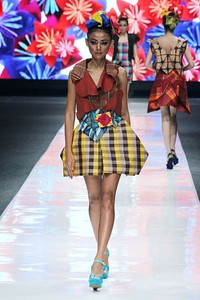 Lenny Agustin Paper Garden. Jakarta Fashion Week 2013 at Plaza Senayan. Jakarta. [Foto: Mohammad Abduh/Wolipop]