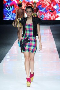 Lenny Agustin Paper Garden. Jakarta Fashion Week 2013 at Plaza Senayan. Jakarta. [Foto: Mohammad Abduh/Wolipop]