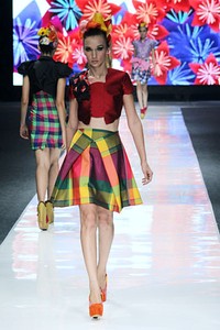 Lenny Agustin Paper Garden. Jakarta Fashion Week 2013 at Plaza Senayan. Jakarta. [Foto: Mohammad Abduh/Wolipop]
