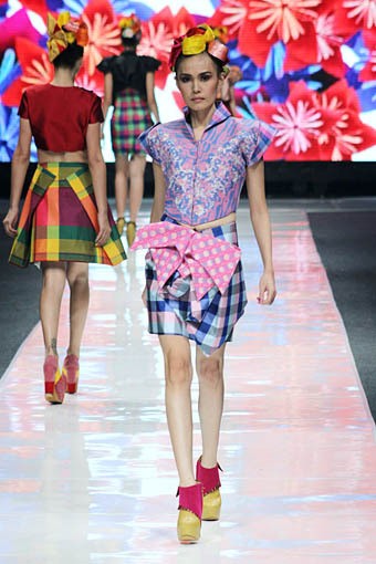 Lenny Agustin Paper Garden. Jakarta Fashion Week 2013 at Plaza Senayan. Jakarta. [Foto: Mohammad Abduh/Wolipop]