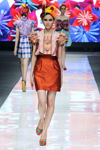 Lenny Agustin Paper Garden. Jakarta Fashion Week 2013 at Plaza Senayan. Jakarta. [Foto: Mohammad Abduh/Wolipop]