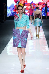 Lenny Agustin Paper Garden. Jakarta Fashion Week 2013 at Plaza Senayan. Jakarta. [Foto: Mohammad Abduh/Wolipop]