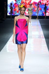 Lenny Agustin Paper Garden. Jakarta Fashion Week 2013 at Plaza Senayan. Jakarta. [Foto: Mohammad Abduh/Wolipop]