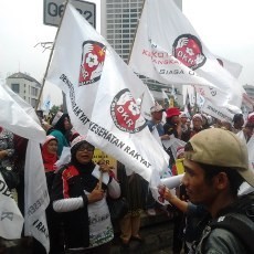 Seribuan Buruh Berdatangan di Bundaran HI, Lalin Tersendat