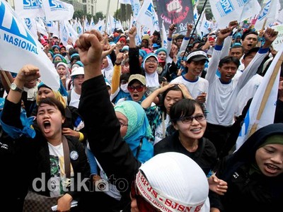Ribuan Buruh Demo Tuntut Kesejahteraan