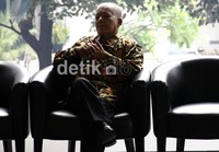 Anggota Komisi II DPR RI Ignatius Mulyono memenuhi panggilan KPK untuk diperiksa sebagai saksi dalam kasus Hambalang. Ramses/detikcom.