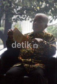 Ignatius Mulyono diperiksa sebagai saksi untuk tersangka DK (Dedi Kusdinar) dalam kasus Hambalang. Ramses/detikcom.