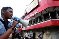 KFC memilih tutup sebelum didemo oleh Himpunan Mahasiswa Islam (HMI) Jakarta.