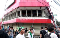 Aksi demonstrasi ini berlangsung sekitar 30 menit hingga pendemo membubarkan diri dengan tertib.