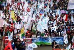 Pawai Ribuan Buruh Bikin Macet Sudirman-Thamrin