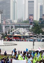 Pawai Ribuan Buruh Bikin Macet Sudirman-Thamrin
