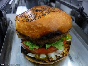 Wow... Di Restoran Ini Robot Memasak Semua Burger!