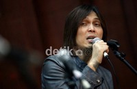 Once Mekel turut memeriahkan konser Pagelaran Spektakuler Karya Anak Bangsa.