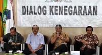 (Ki-ka) Sutan Bhatoegana, Kurtubi, R Priyono, dan La Ode Ida menjadi pembicara dialog Pembubaran BP Migas Untuk Kemakmuran Rakyat?. Ramses/detikcom.