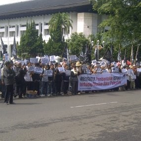 Massa HTI Desak Pengiriman Tentara ke Gaza Palestina