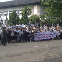 Massa HTI Desak Pengiriman Tentara ke Gaza Palestina